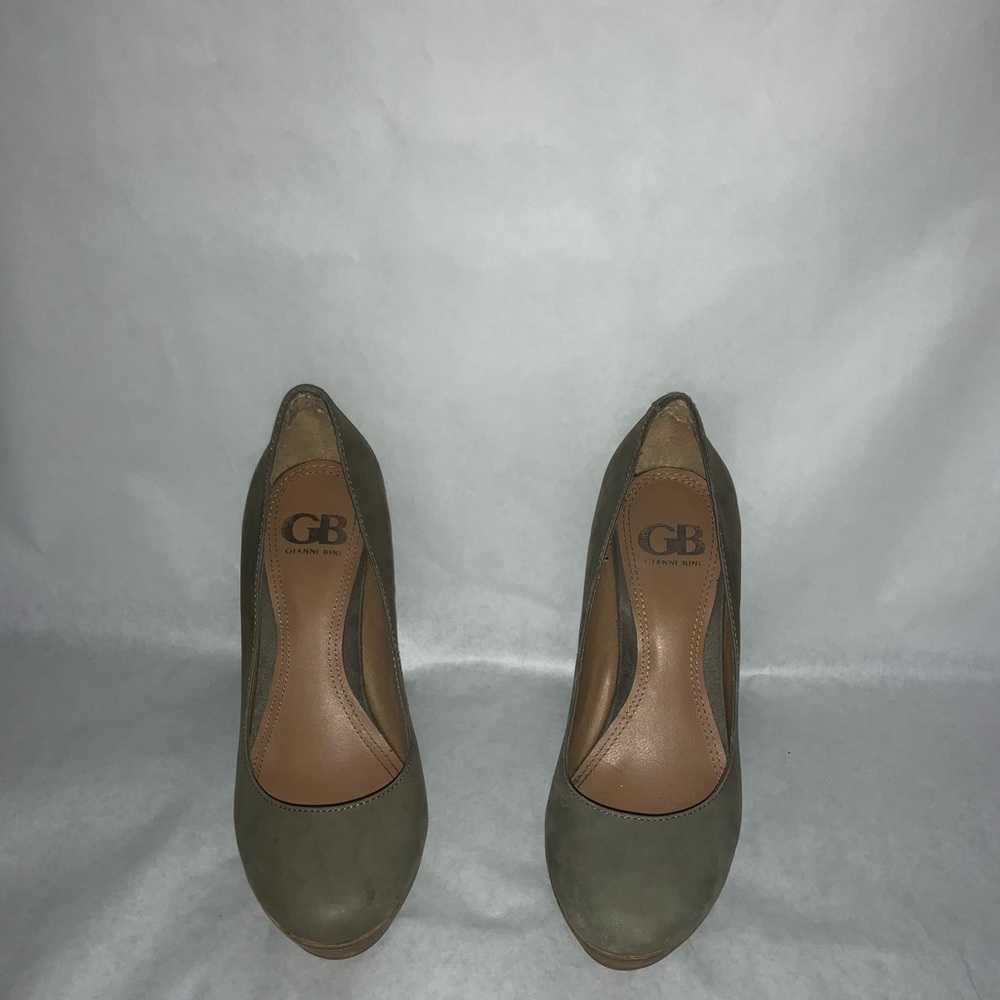 Platform block heel pumps